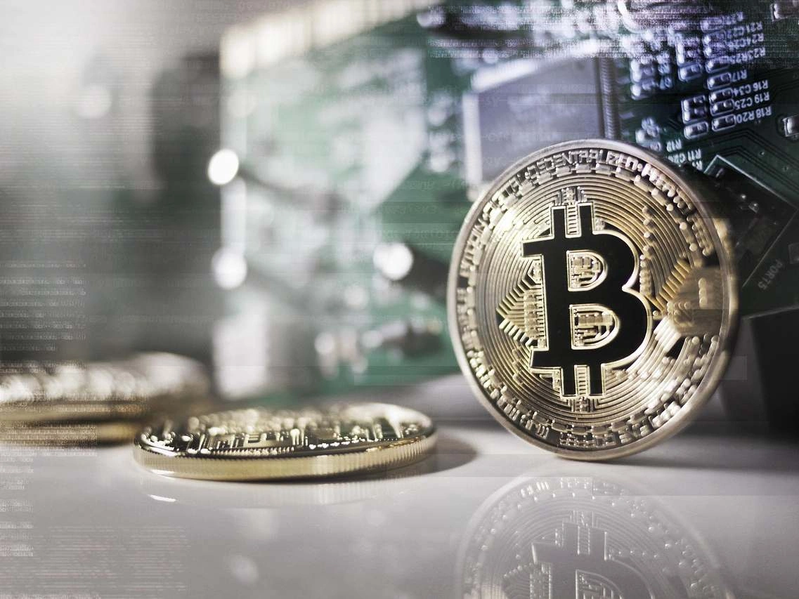 Cena bitcoinu dnes dopoledne překonala historický dolarový rekord -  e-Lounsko.cz